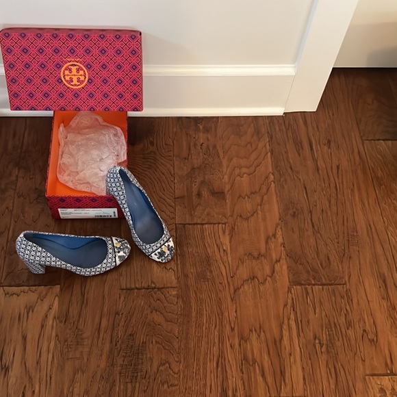 Tory Burch 4 in pattern design heels